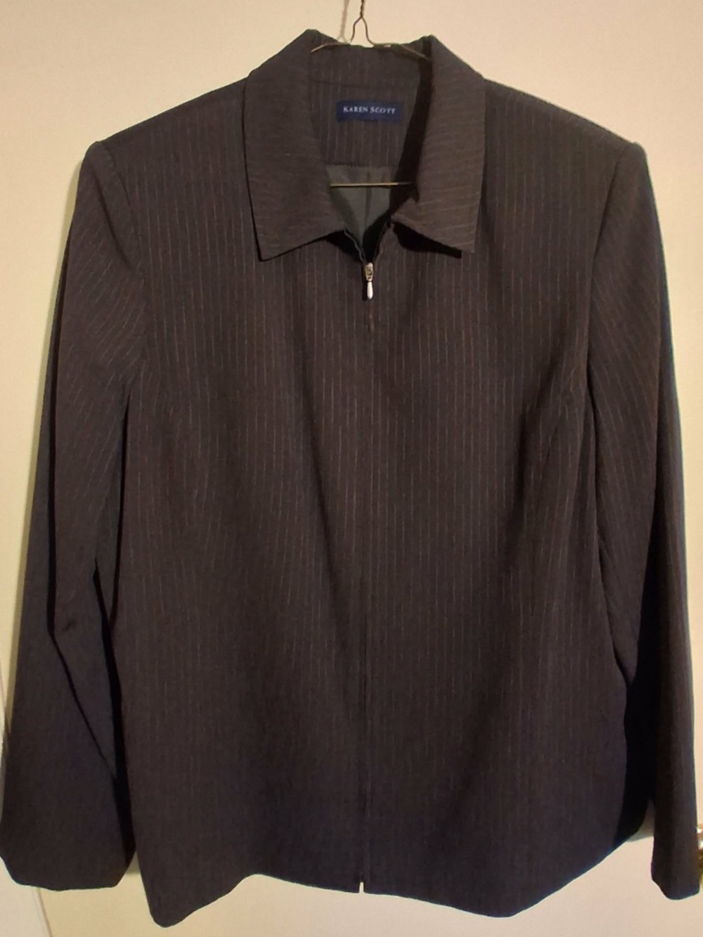 Karen Scott Blazer Gray Delicate Pin Stripe Size 18 Full Zipper